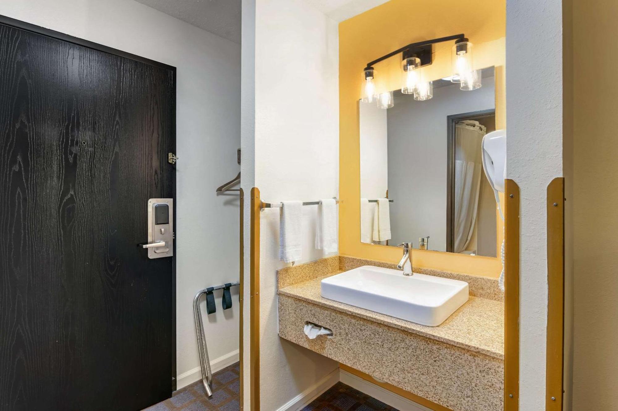 Rodeway Inn Red Oak Luaran gambar