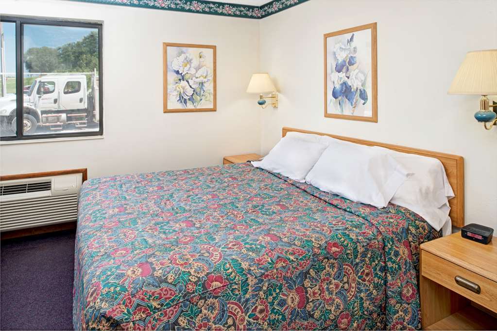 Rodeway Inn Red Oak Bilik gambar