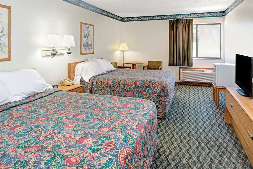 Rodeway Inn Red Oak Bilik gambar