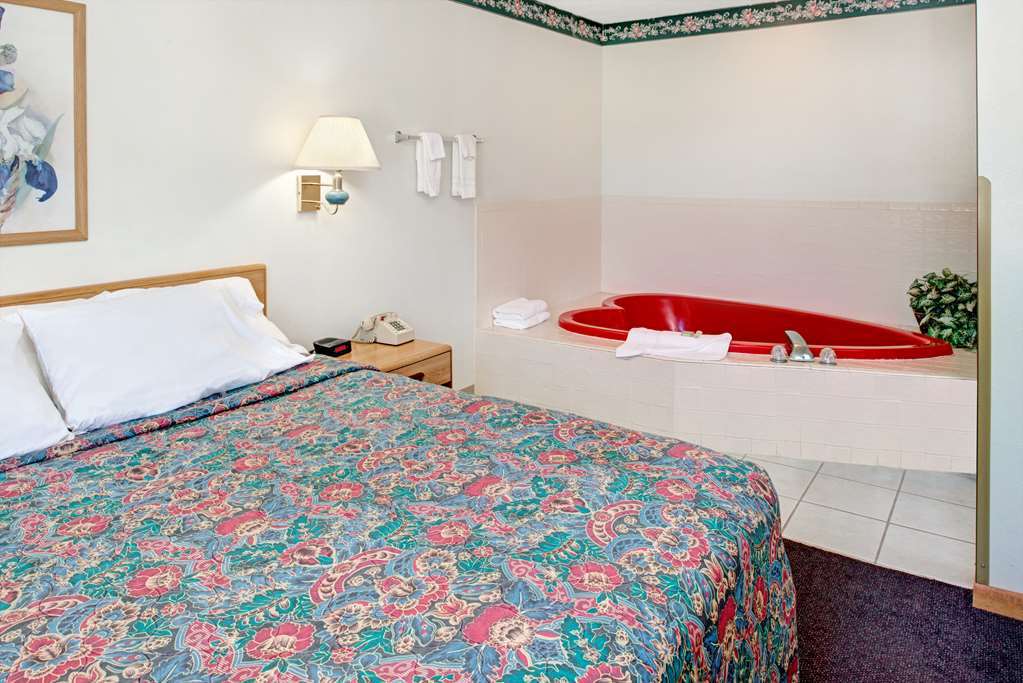 Rodeway Inn Red Oak Bilik gambar